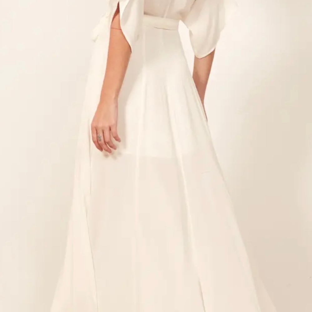 Winslow Wrap Maxi Dress
REFORMATION - Picture 4 of 4